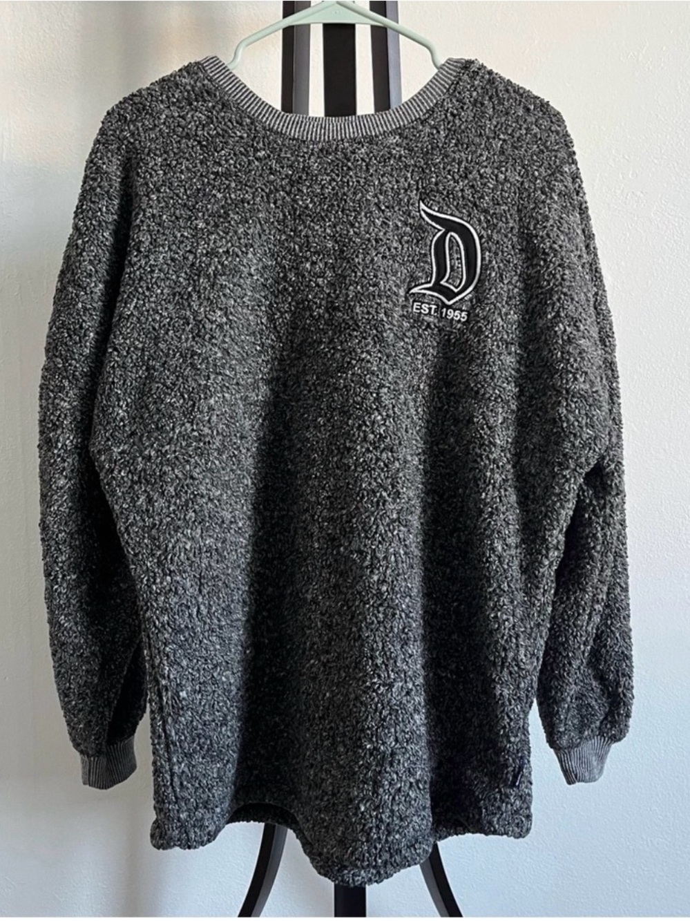 Men's Gray Textured Pullover Sweater with Chest Emblem